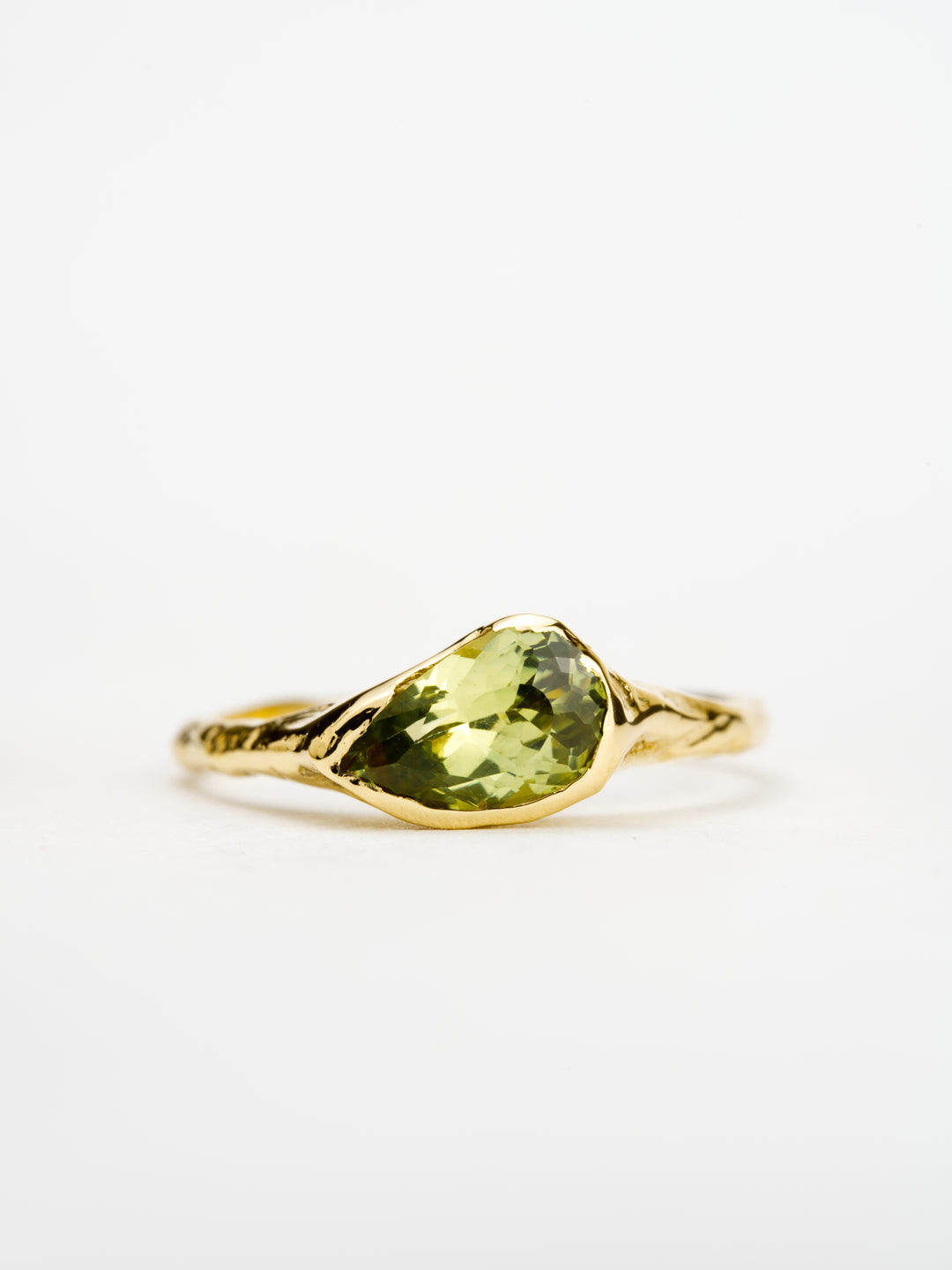 Willow Green Montana Sapphire Ring - 0.985, handcrafted by Rigby Leigh