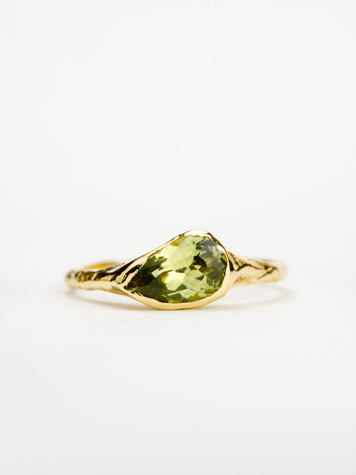 Willow Green Montana Sapphire Ring - 0.985, handcrafted by Rigby Leigh
