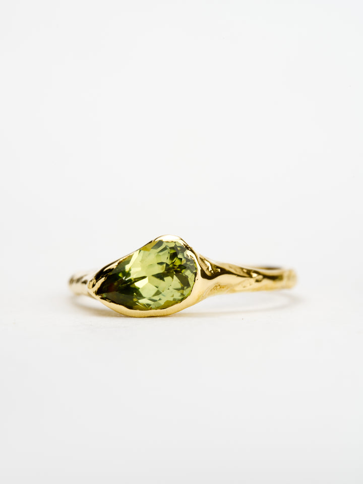 Willow Green Montana Sapphire Ring - 0.985, handcrafted by Rigby Leigh