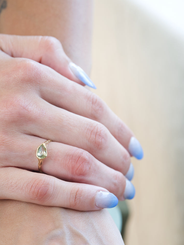 Willow Green Montana Sapphire Ring - 0.985, handcrafted by Rigby Leigh